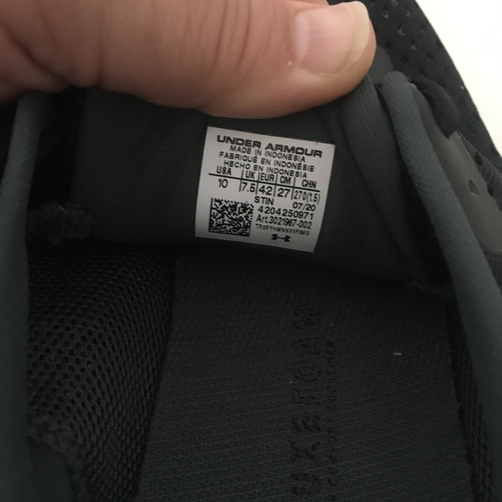 Black & White Under Armour Shoes. - Picture 2 of 4